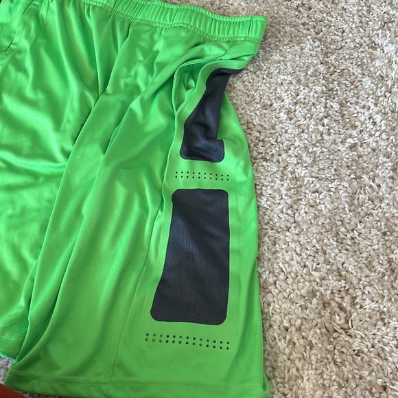 NWT Boys Basketball Shorts - Picture 2 of 3